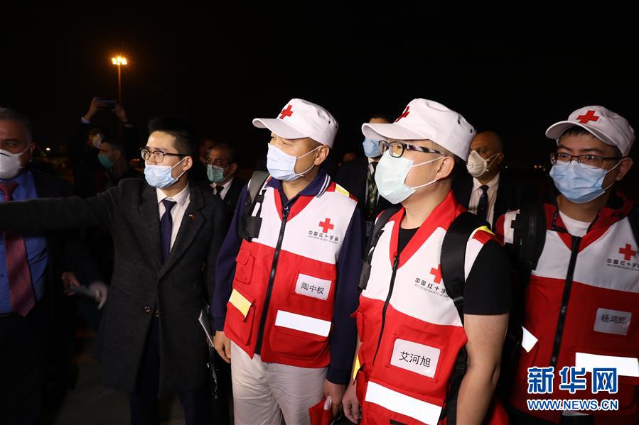 （国际）（3）中国医疗专家组及援助防疫物资抵达伊拉克