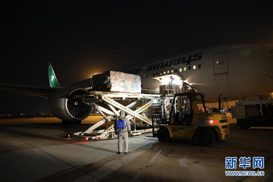 （国际）（4）中国医疗专家组及援助防疫物资抵达伊拉克