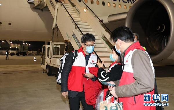 (国际疫情)(4)援意中国抗疫医疗专家组抵达罗马
