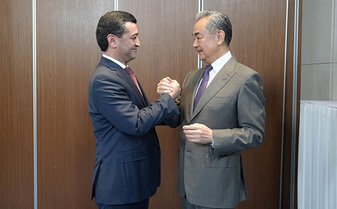 王毅会见乌兹别克斯坦外长赛义多夫