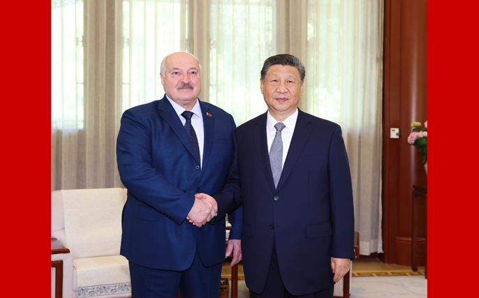 习近平会见白俄罗斯总统卢卡申科