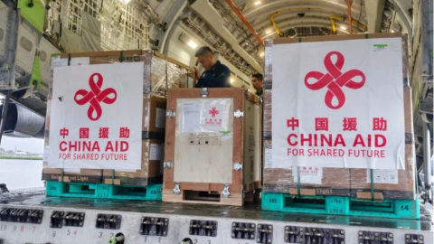 中国对尼泊尔第二批紧急援助物资运抵交付