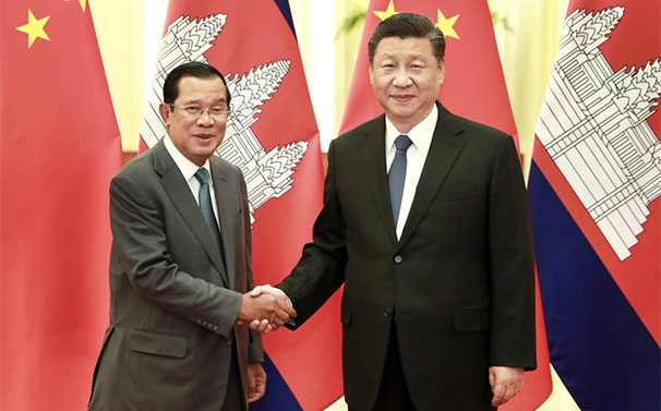 习近平会见柬埔寨首相洪森