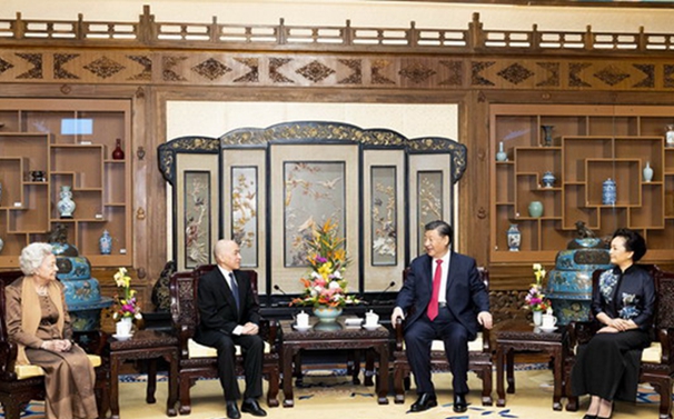 习近平夫妇会见柬埔寨国王西哈莫尼和太后莫尼列