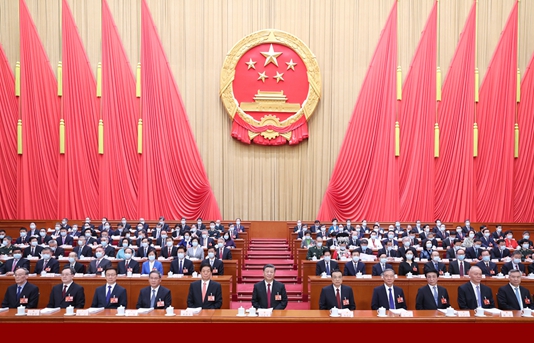 十四届全国人大一次会议在京开幕 习近平栗战书汪洋李强王沪宁韩正蔡奇丁薛祥李希王岐山等在主席台就座 李克强作政府工作报告 赵乐际主持大会 听取关于立法法修正草案的说明等