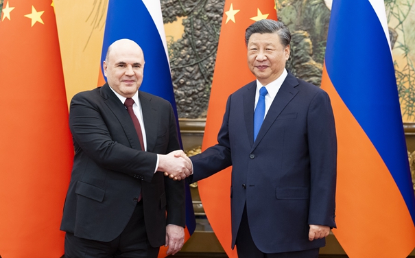 习近平会见俄罗斯总理米舒斯京