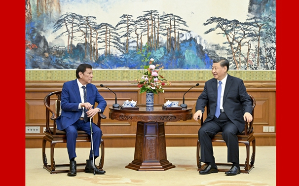习近平会见菲律宾前总统杜特尔特