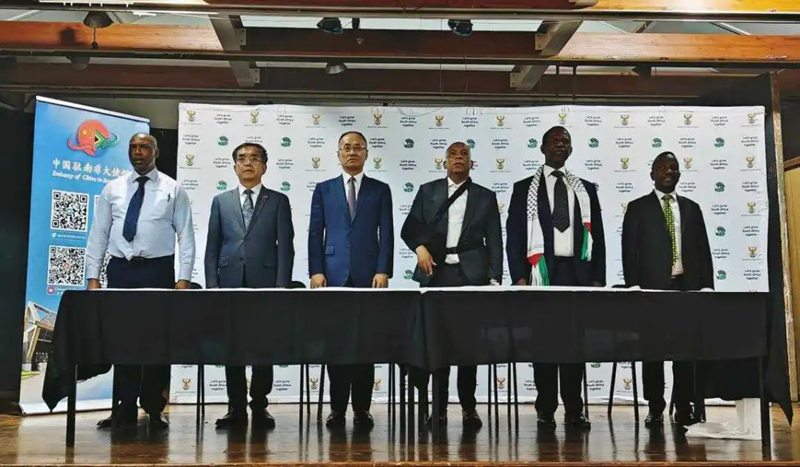 中国首批援南非电力设备交接仪式举行