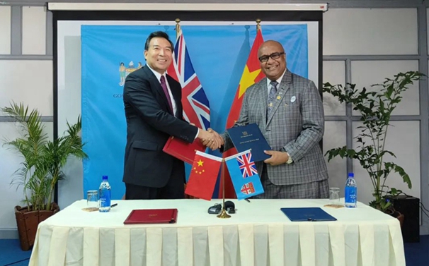 国家国际发展合作署署长罗照辉拜会斐济代总理卡米卡米加